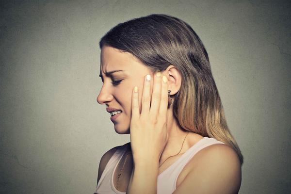 扁桃体炎可能引起奥斯库通道的炎症和肿胀而导致耳朵疼痛