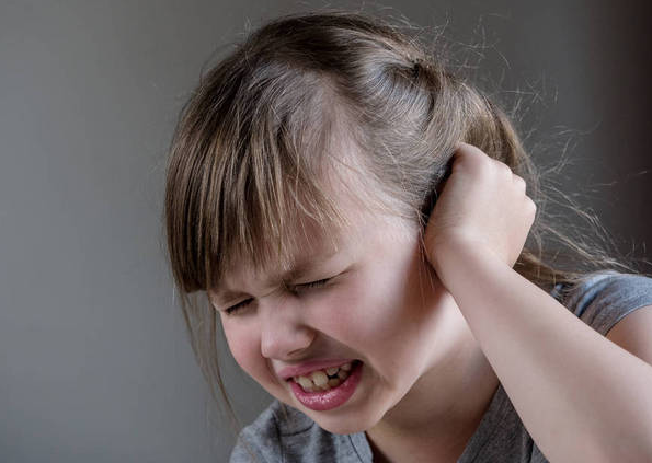 耳鸣是什么原因引起的？压力焦虑、 高血压及耳部损伤等