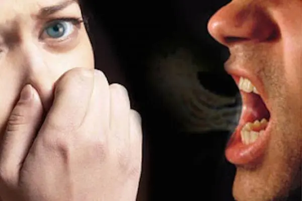 口臭的原因和治疗方法，口腔卫生不当/口腔感染/口腔干燥