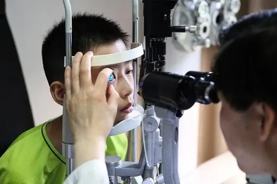 屈光不正可以治好吗，可通过手术矫正来改善视力
